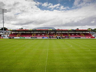 Sligo Rovers players hand back...